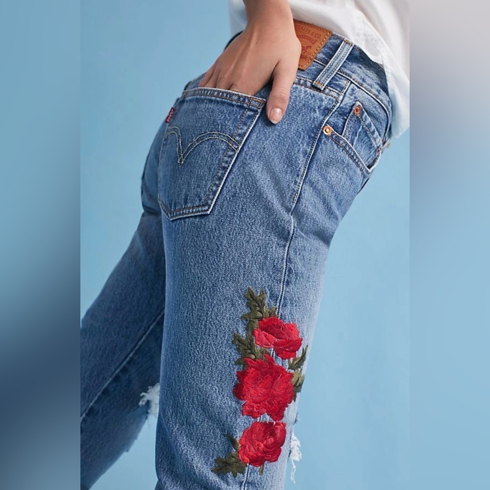 Levi’s 501 Size 26 Taper Floral Rose Embroidered Distressed Jeans - RARE✨ - Picture 11 of 14